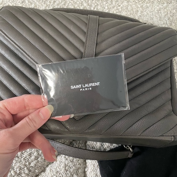 *SALE* Beautiful YSL Saint Laurent college - Large, grey 🤍 - Picture 9 of 11